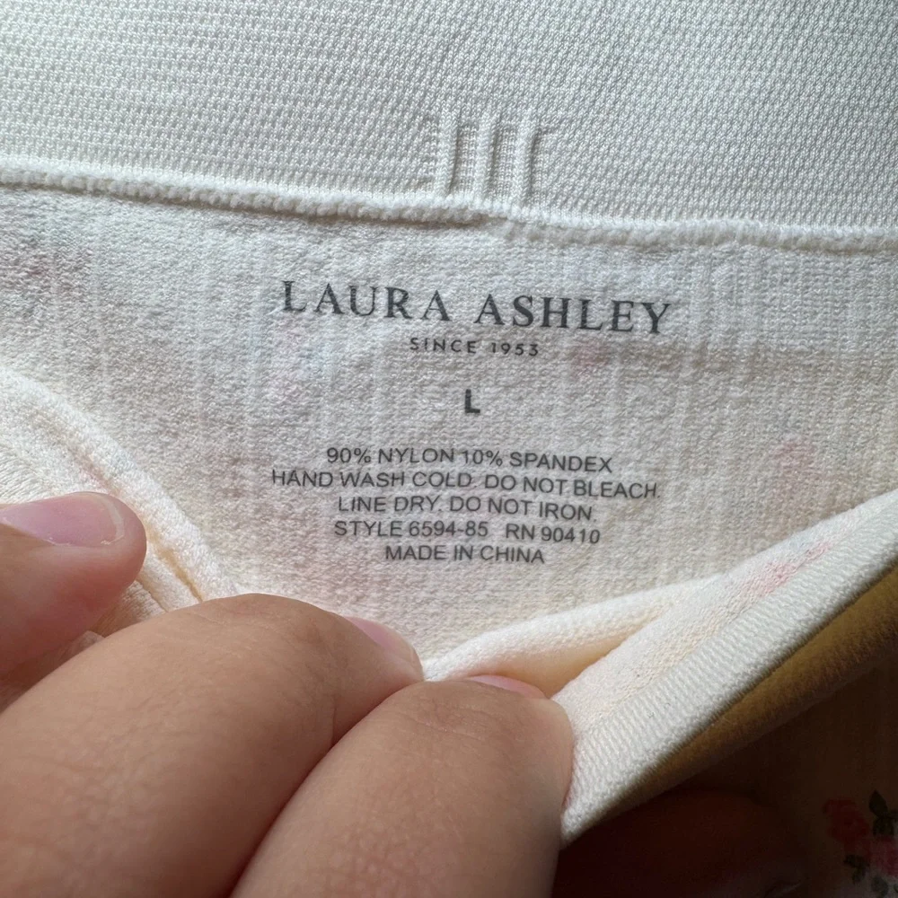 Laura Ashley Large Cami with matching shorts 4 pieces Pj Set